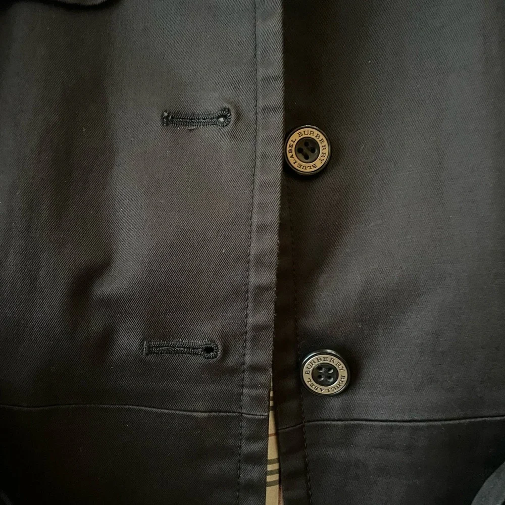 Burberry Black Classic Trench Coat with Signature Check Lining - Picture 5 of 15